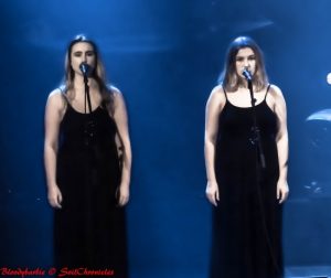 Dans cette posture, elles resteront !