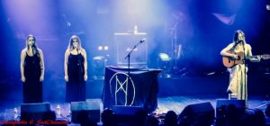 "Et je suis guitariste...Je suis la musicienne parfait!"