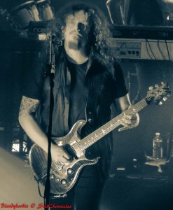 Je suis ailleurs, je suis ici