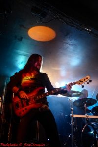 Sous la lumière de la pleine lune