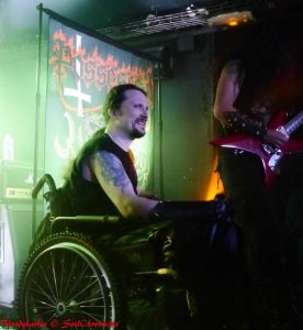 Plus sourient qu'un power metalleux !