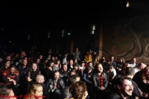 Préparation du moshpit assis