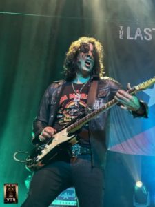 THE LAST INTERNATIONALE 29