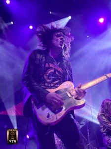 THE LAST INTERNATIONALE 33