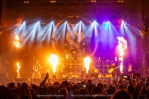 WHILE SHE SLEEPS.PLANE'R FEST 2025-03