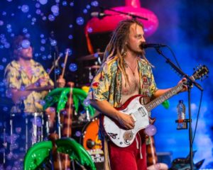 tarzan & the beachwaiters- Kim Tukker-3